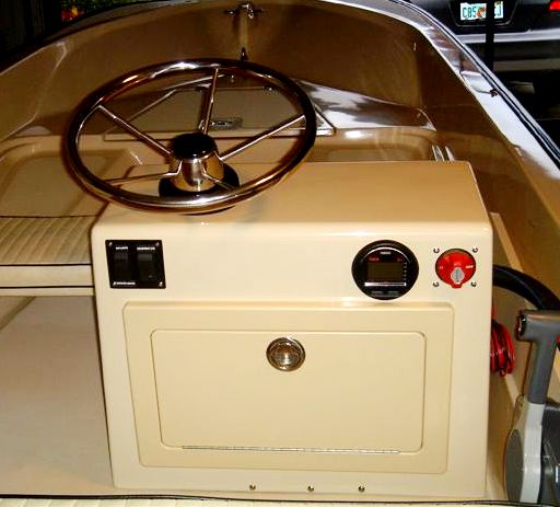 boston-whaler-consoledoor-seafoam